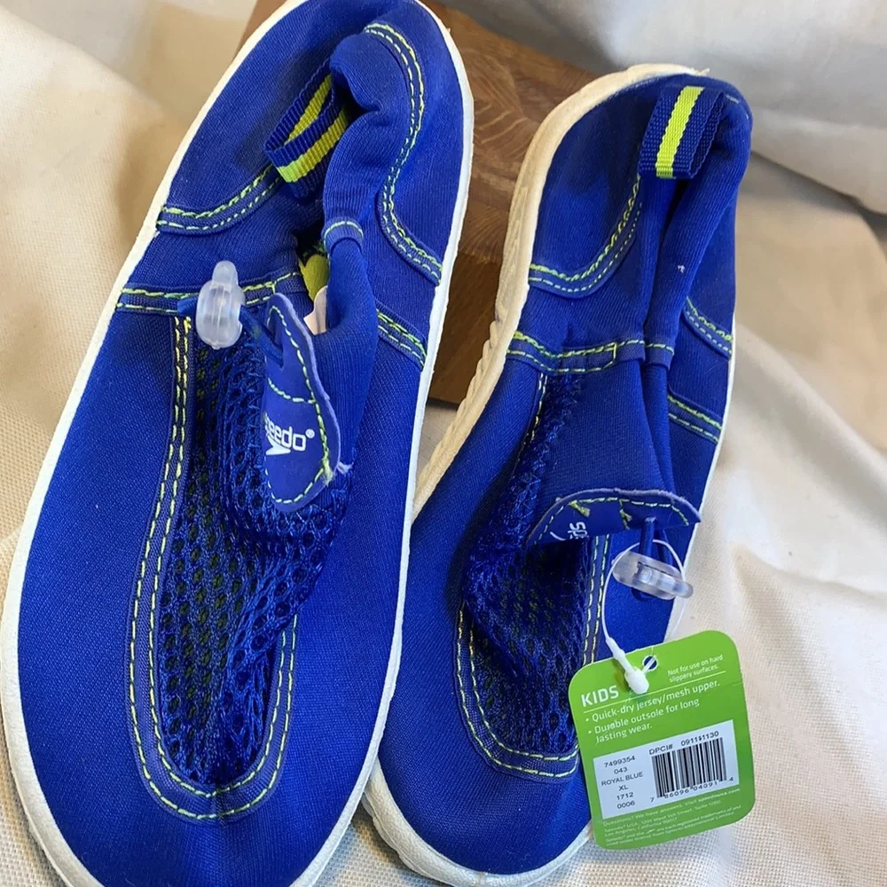 NWT Speedo water shoes Royal Blue